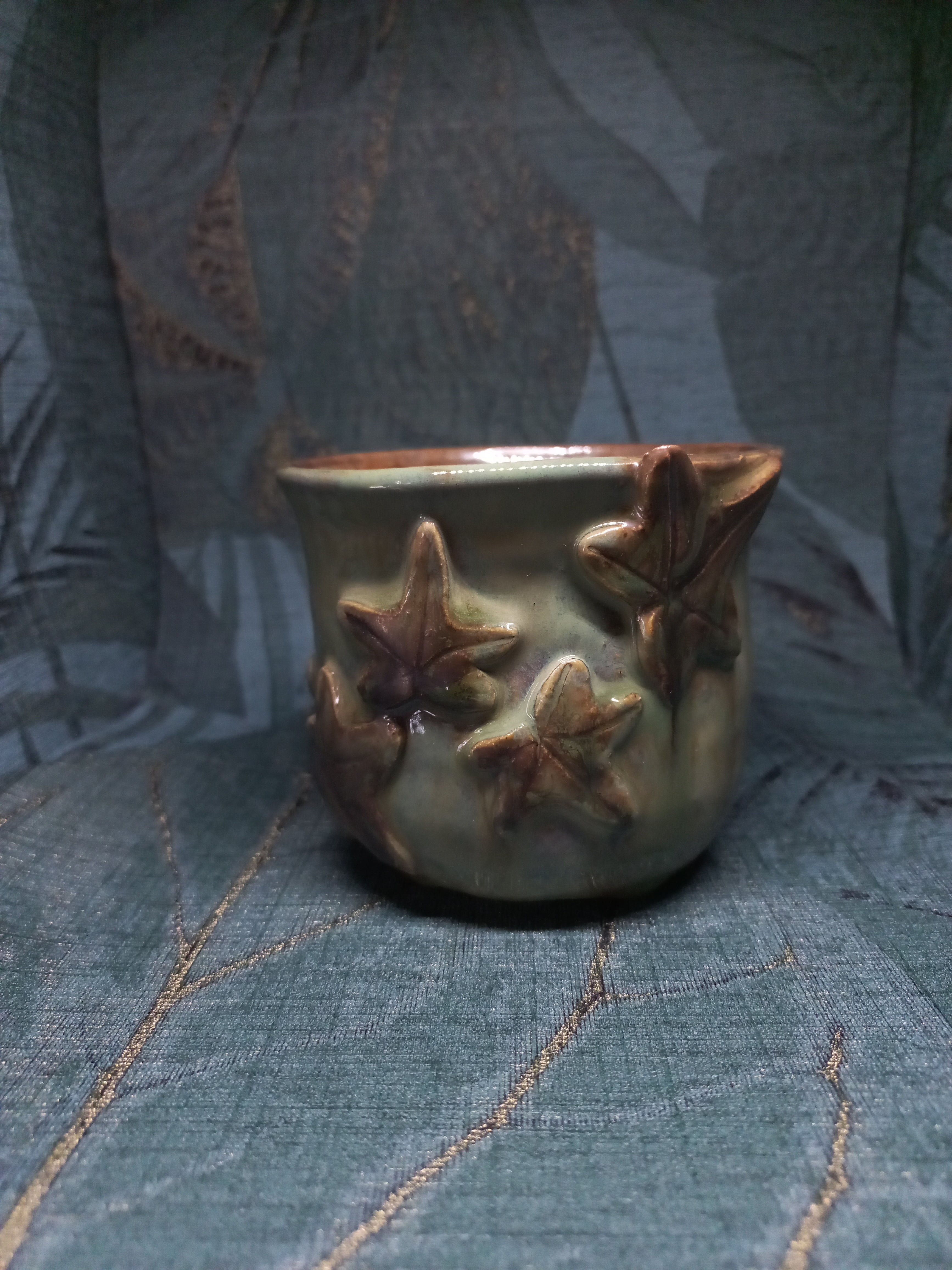 Handmade Ceramic Plant Pot – European Ivy Leaf Detail, Gift for Plant Lovers