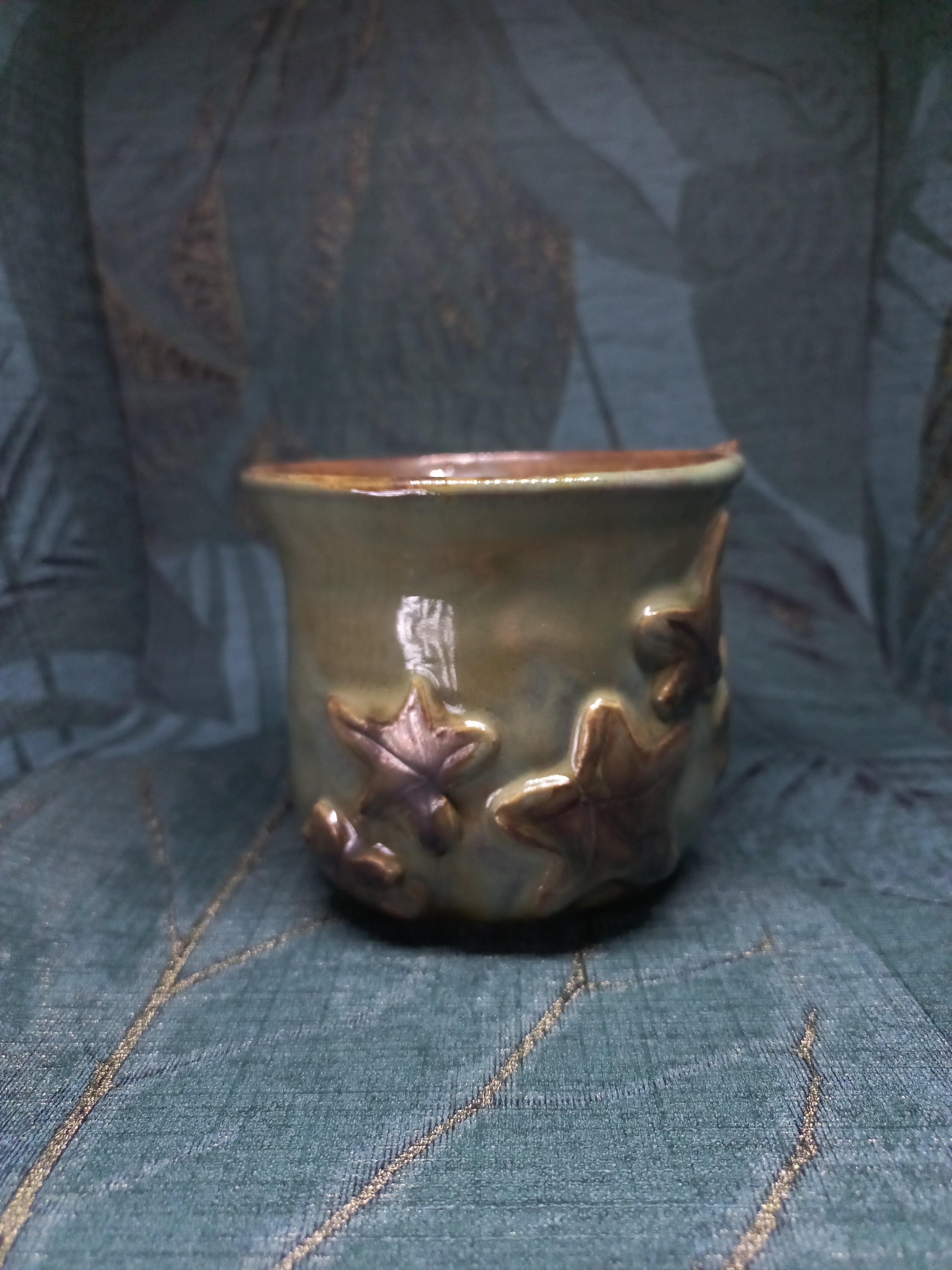 Handmade Ceramic Plant Pot – European Ivy Leaf Detail, Gift for Plant Lovers