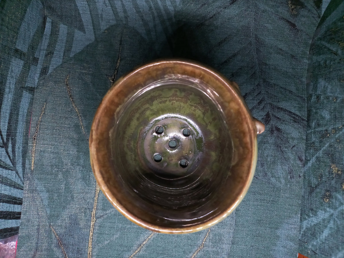 Handmade Ceramic Plant Pot – European Ivy Leaf Detail, Gift for Plant Lovers